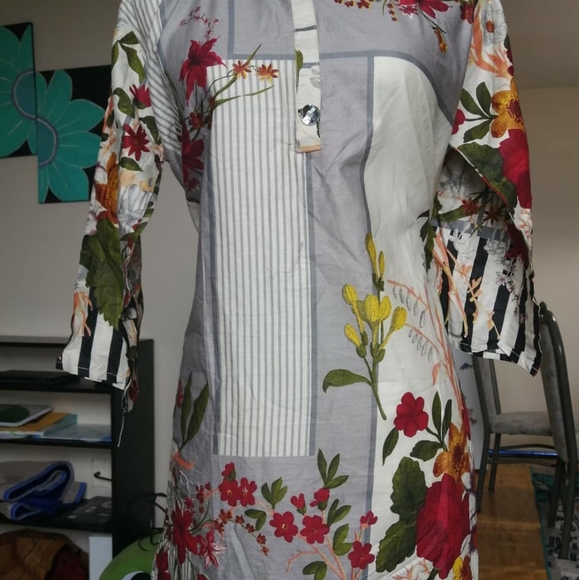 Beautiful kurta, best for intermediate weather - Picture 2 of 2